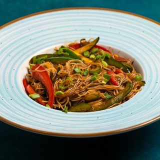 Noodles prajiti vegan
