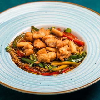 Noodles prajiti cu pui