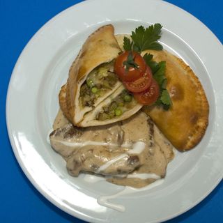 Platou bunatati de pui pentru 4 persoane