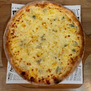 Pizza Quattro Formaggi + Pepsi