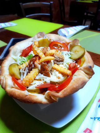 Meniu Combo Hamburger in cupa + pepsi doză