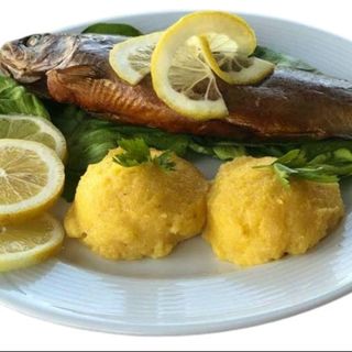 Pastrav la gratar cu mamaliguta