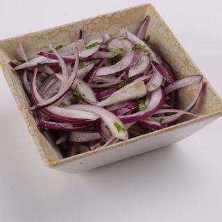SALATĂ DE CEAPĂ ROȘIE