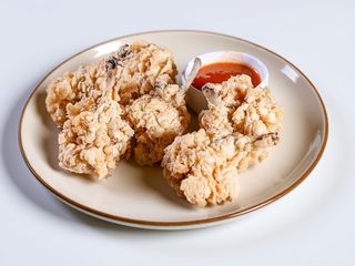 Aripioare de pui lollipop cu sos picant