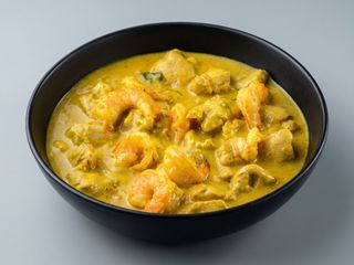 Pui cu creveti in sos curry