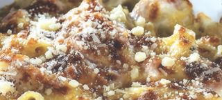 Paste cu sos de branza feta