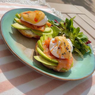 Salmon&Avocado Benedict Eggs