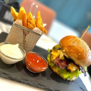 Burger Cathedrale Black Angus 