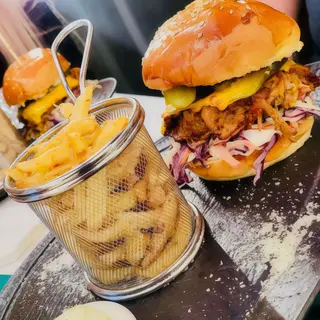 Pulled porc burger meniu (600g)