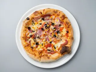 Pizza cu de toate (650g)