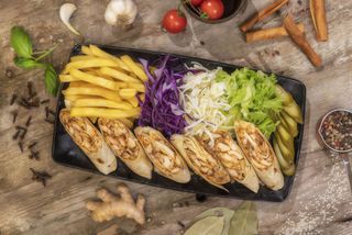 Meniu traditional de pui + 1 doza cu suc