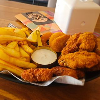 Chicken wings & chips
