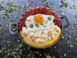 Cârnaţ proaspăt de casă