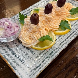 Salată de icre de crap cu măsline și ceapă