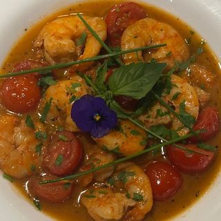 Creveti cu rosii  si vin