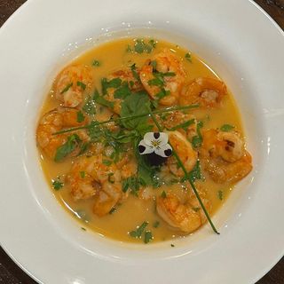 Creveti aromatizati  cu unt si vin