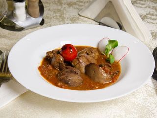 Ficăței de pui la tigaie cu sos de roșii