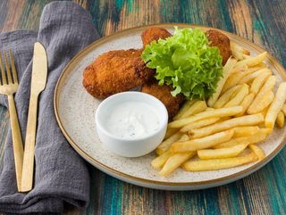 MENIU Aripioare picante + cartofi prajiti+ sos usturoi