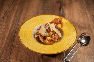 Spaghetti cu prosciutto și ardei roșu