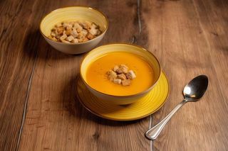 Supă cremă de legume cu crutoane