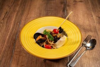 Spaghetti cu midii și vin