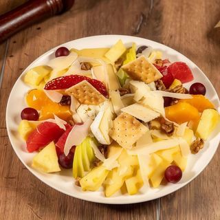 Platou de brânzeturi și fructe proaspete - 2 persoane