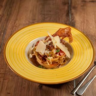 Spaghetti cu prosciutto și ardei roșu