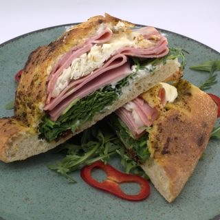 Focaccia cu mortadella