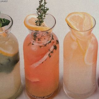 Limonada cu grapefruit, turmeric si cimbrisor