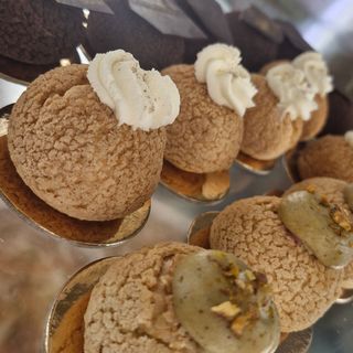 Choux a la creme fistic