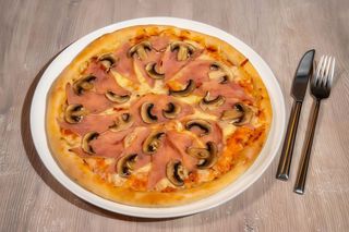 Pizza Prosciutto e funghi