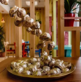 Bomboane cu ciocolata alba si caramel