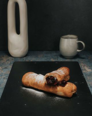 CovriGelu’​​ umplut cu visine