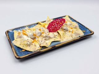 RAVIOLI DE VITA CU SOS DE HRIBI