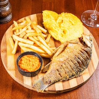 Caras prăjit cu cartofi