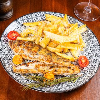 Şalău file aromatizat cu cartofi dippers