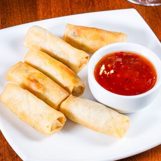 Pachetele de primăvară și sos sweet chilli