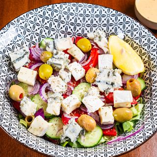 Salată brânzeturi