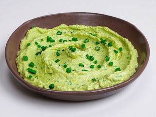 Crema avocado cu ou și brânză