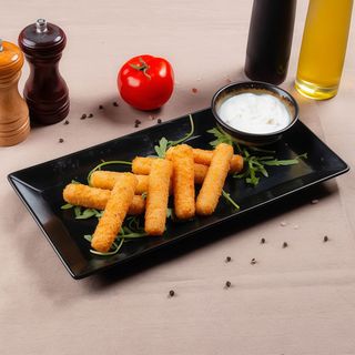 Mozzarella sticks cu sos de menta