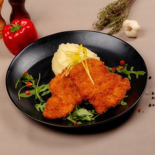 Snitel de curcan in crusta panko cu piure de cartofi