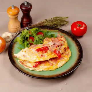 Omleta bacon si legume