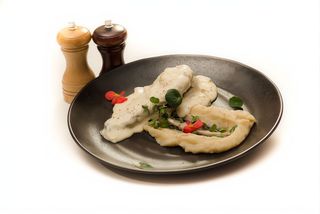 Piept de pui cu sos de branza cu piure de telina