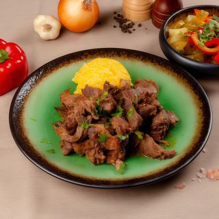 Pastrama de oaie cu mamaliga si muraturi