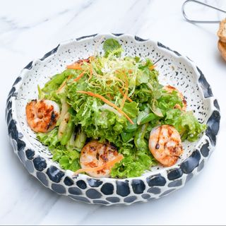 Salata cu creveti la gratar