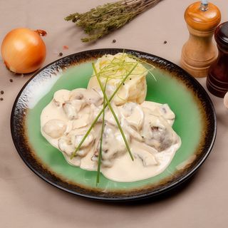 Muschiulet de porc cu sos ciuperci