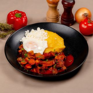 Tochitura moldoveneasca cu branza si ou