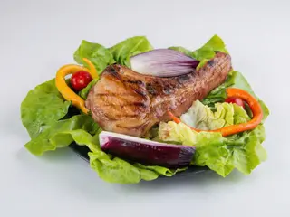 Meniu Cotlet de porc(tomahawk)- La Gratar + Cartofi Prajiti 450G/150G