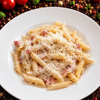 Penne Panna Prosciutto e Funghi