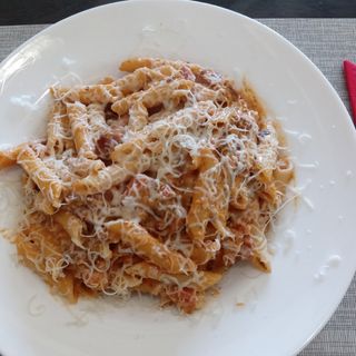 penne bolognese